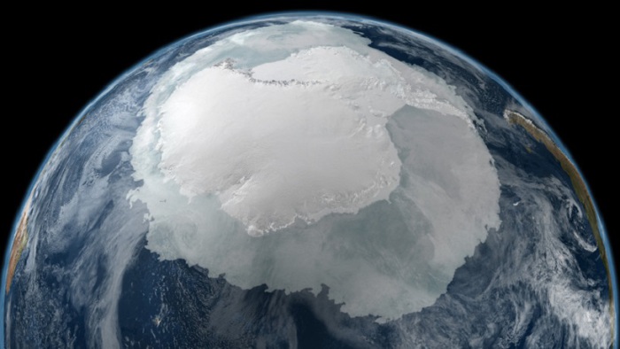 Вид на Антарктиду из космоса.
