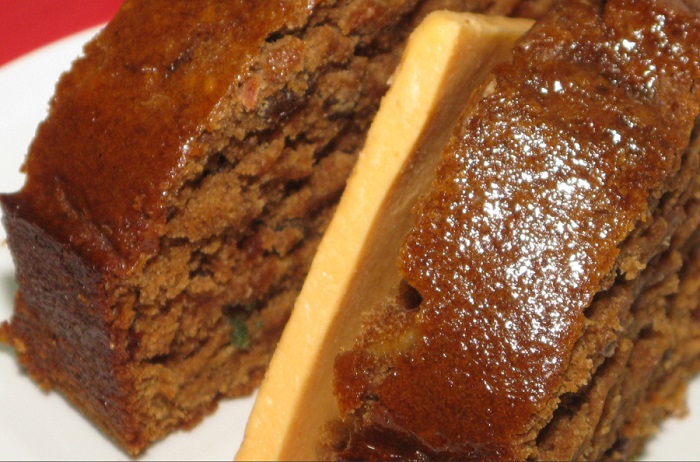 На Пасху главным блюдом становятся сдобные булочки с изображение креста, которые называются бун, и обработанный особым образом сыр чеддер.