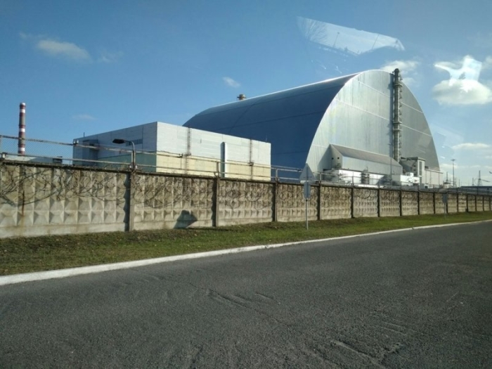 Изоляционная арка над поврежденным реактором стала самым большим подвижным наземным сооружением в мире.