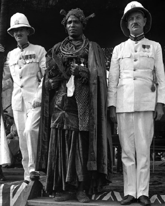 Визит высокопоставленных особ - графа Плимута к королю Бенина Akenzua II. 1935 год.