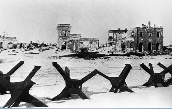 Вид на разрушенный в ходе боев город.