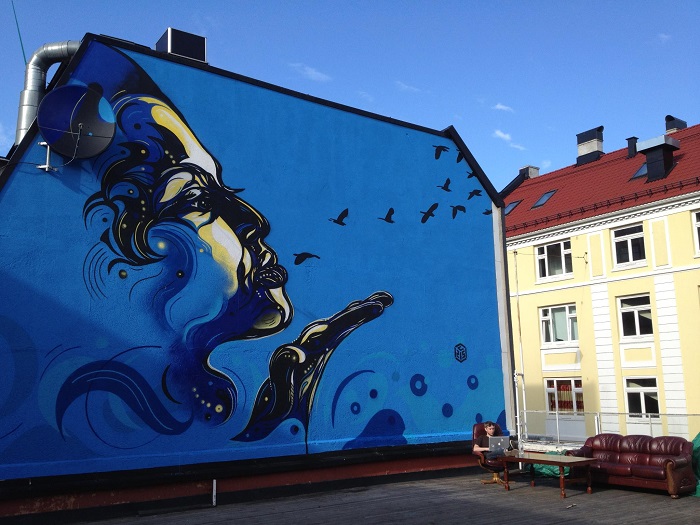 Разрисованный фасад дома от художника с215 в Варшаве, Польша.