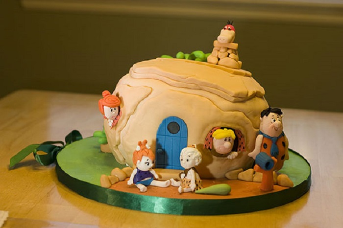 Торт, по мотивам мультфильма «Семейка Флинстоун».
