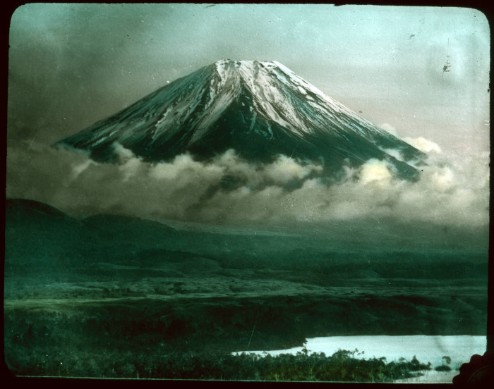 Легендарная гора Фудзияма, считающаяся главным национальным символом Японии.