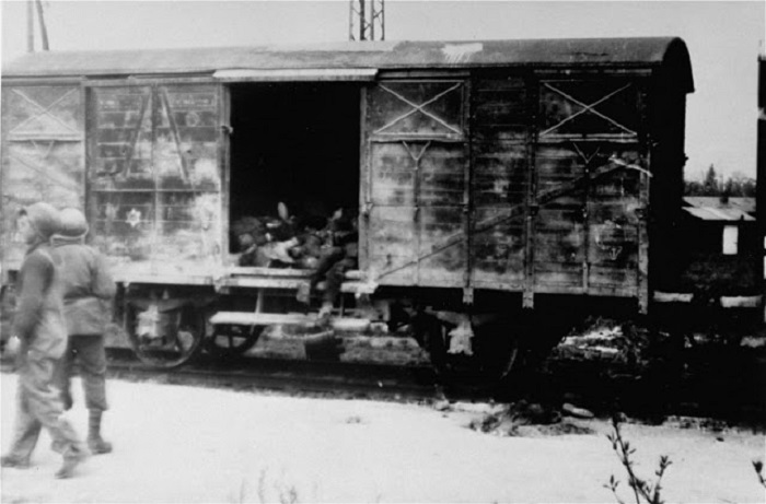 Фотография поезда смерти одного из первых концлагерей Дахау.