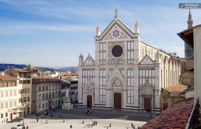 На сегодняшний день является самой большой францисканской церковью и лучшим образцом готического стиля во всей Италии.
