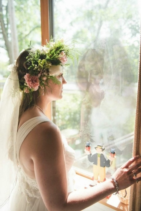 Фотограф с помощью программы соединил снимок мамы, которая умерла и дочери в день ее свадьбы.