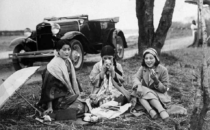 Ретро фотография трех девушек-японок 1932 года.