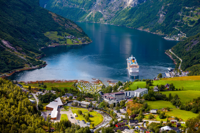 Наиболее посещаемый туристами норвежский фьорд.