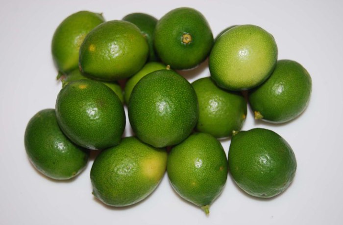 Лаймкват - цитрусовый фрукт, что-то среднее между лаймом и кумкватом.