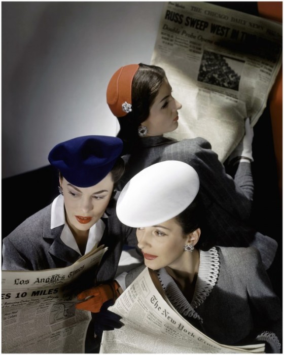 Модели в изящных и стильных головных уборах, которые были любимым аксессуаром женщин 1940-х годов.