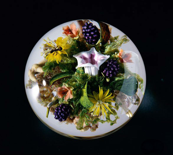 Шар с цветочными композициями рассматривается под углом 360°.