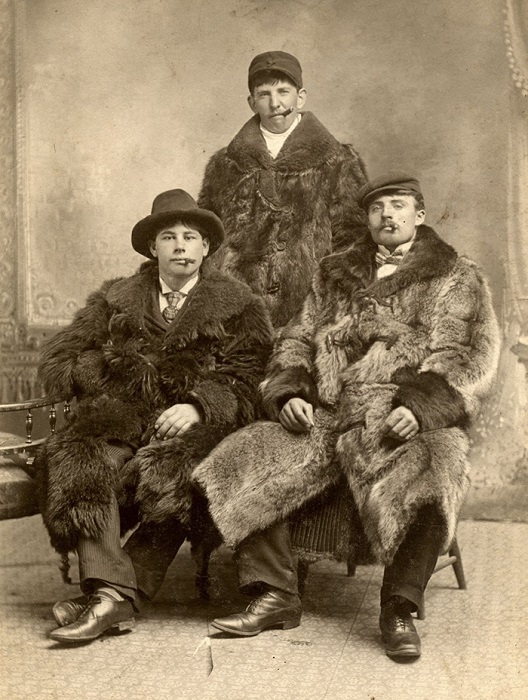 Фото семьи из 1900-х годов.