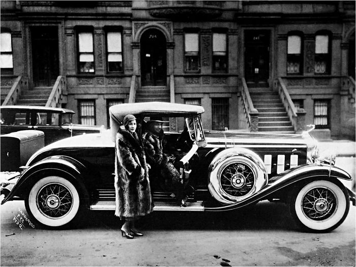 Старинный автомобиль, 1932 год.