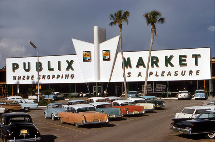 В супермаркете «Пабликс («Publix») всегда можно купить качественную говядину, курицу, овощи, фрукты. Штат Флорида, 1961 год.
