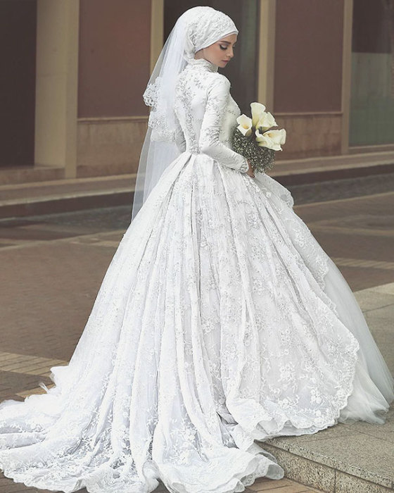 Подол свадебного хиджаба дополняет образ невесты.  