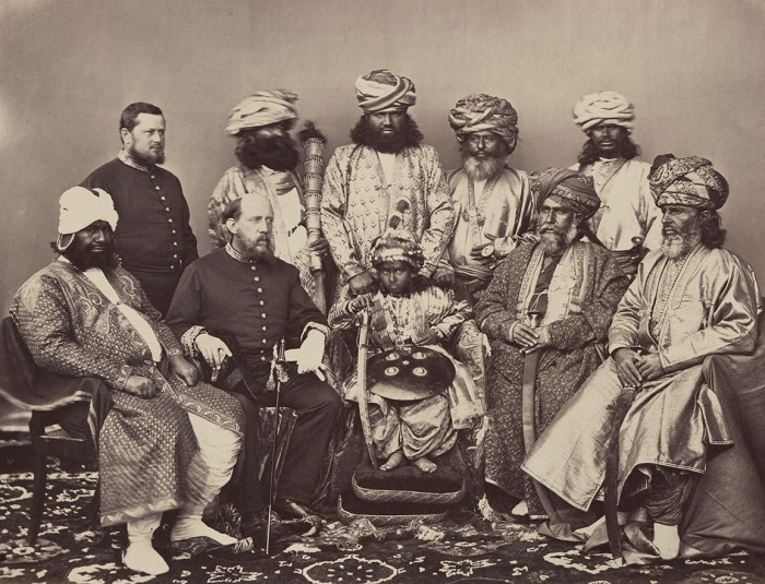Представители индийской знати с британскими государственными деятелями.