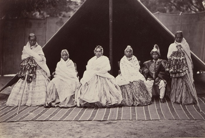 Группа женщин из гарема махараджи.