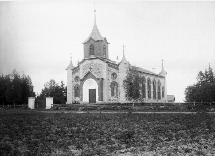 Церковь в Губаницах.