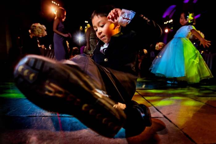 Автор снимка, вошедшего в топ-10 категории «Танцевальная площадка», - канадский фотограф Ланни Манн (Lanny Mann).