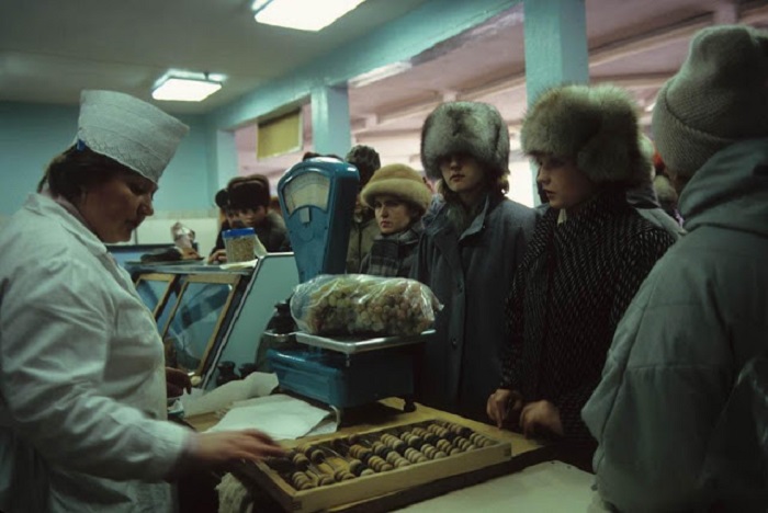 В продуктовом магазине. Порт Провидения, Берингов пролив, 1991 год.