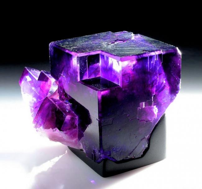Самый фиолетовый из всех необлагороженных минералов.