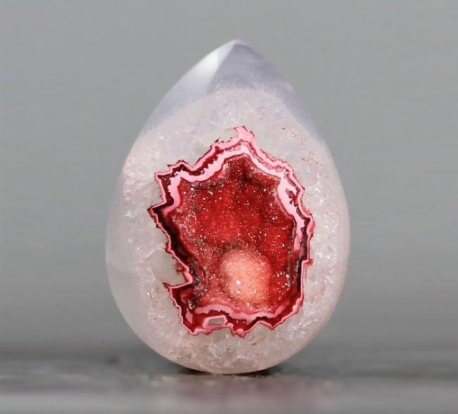 Полудрагоценный камень, свойства которого достаточно сильны, несмотря на его нежную окраску.