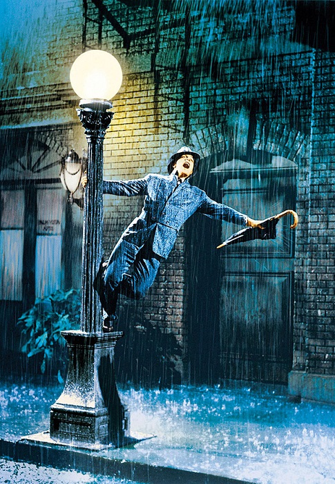 Кадр из фильма «Поющие под дождём» 1952 года выпуска.