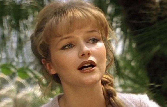 Яркая красивая молодая актриса громко заявила о себе с первого же своего фильма в откровенной сцене с Леонидом Филатовым в «Экипаже».