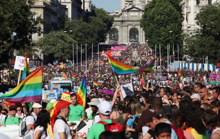 Более 88% испанцев признались что ничего не имеют против гомосексуальной ориентации, Германия в таком отношении отстаёт всего на 1%.