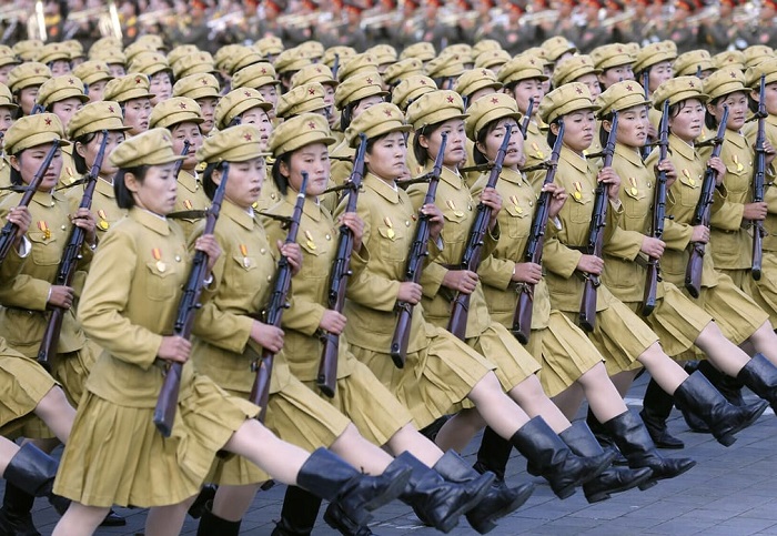 Грандиозный парад на площади имени Ким Ир Сена в честь 70-летия правящей Трудовой партии.