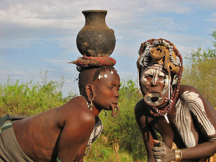 Племя Эфиопии в основном говорит на амхарском и оромо языках.