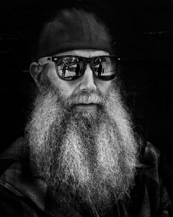 Мужчина в солнцезащитных очках. Фотограф: Русс Элкинс (Russ Elkins).