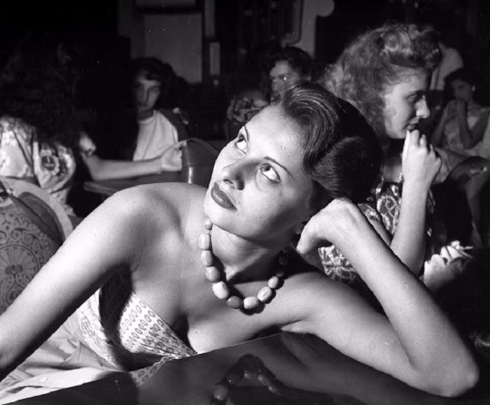 Возможно, именно благодаря конкурсу «Мисс Италия 1950» будущая актриса смогла поверить в свои силы и вскоре стать обладательницей множества почетных премий.