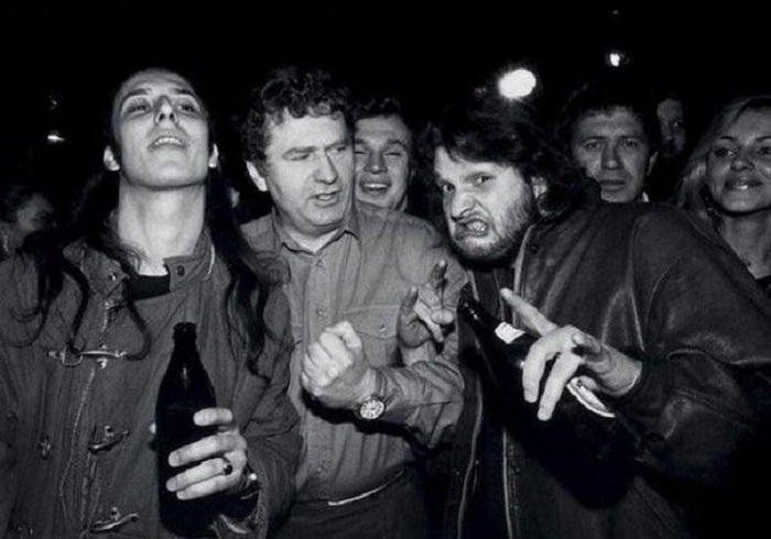 Александр «Чача» Иванов («НАИВ»), 46-летний политик, Александр Минаев и Валерий Ефремов (барабанщик «Машины времени») в 1992 году