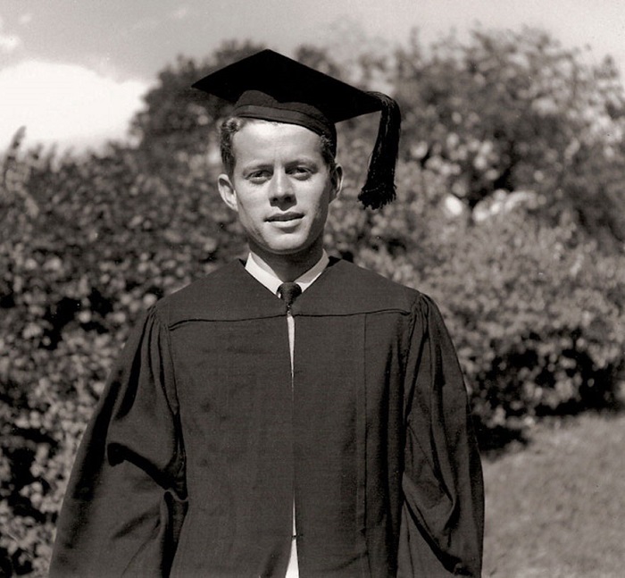 Джон Кеннеди после окончания Гарварда, 1940 год.