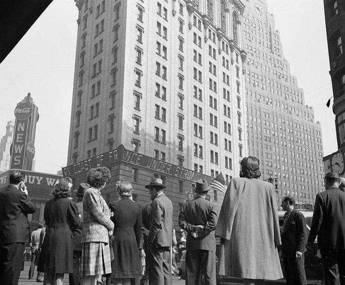 Площадь в центральной части Манхэттена, Нью-Йорк, США, 1944 год.