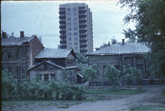 Старые постройки и новые многоэтажки, 1973 год.
