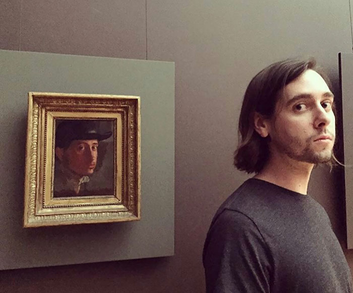 Автор картины «Автопортрет в мягкой шляпе» (1858 год) – французский живописец Эдгар Дега (Edgar Degas).