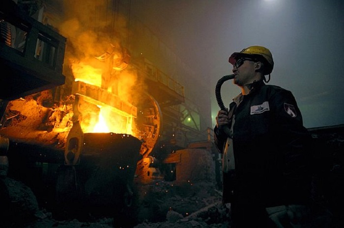 На многочисленных рудниках и шахтах, фабриках и заводах получают большую часть мирового производства металлов.