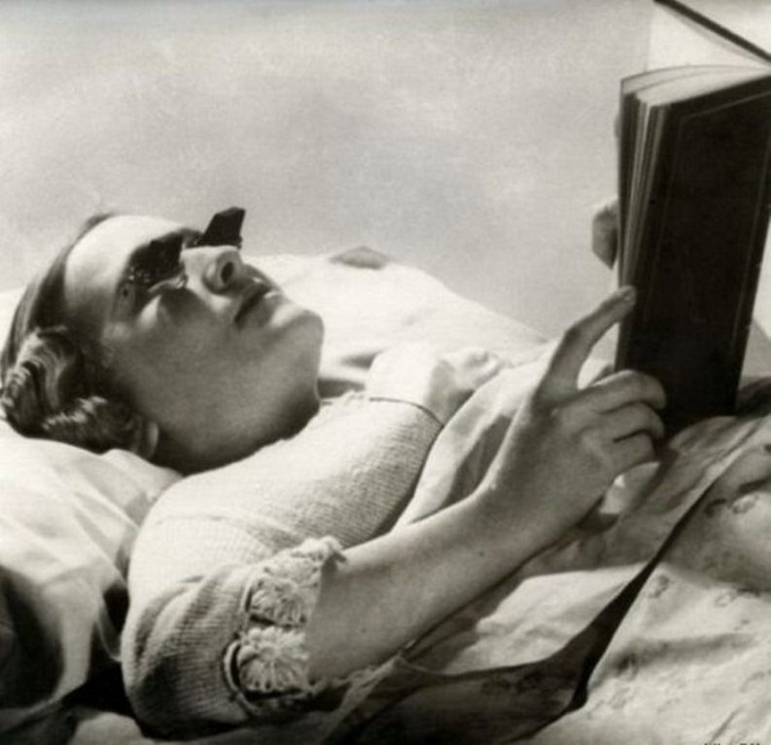 Очки для чтения лежа, (Англия, 1936 год).