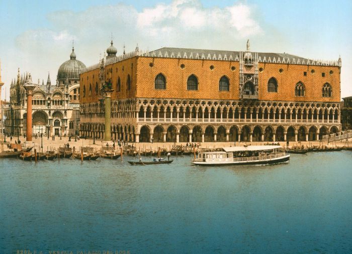 Главное здание Венеции, архитектурный памятник Италии, выполненный в готическом стиле.
