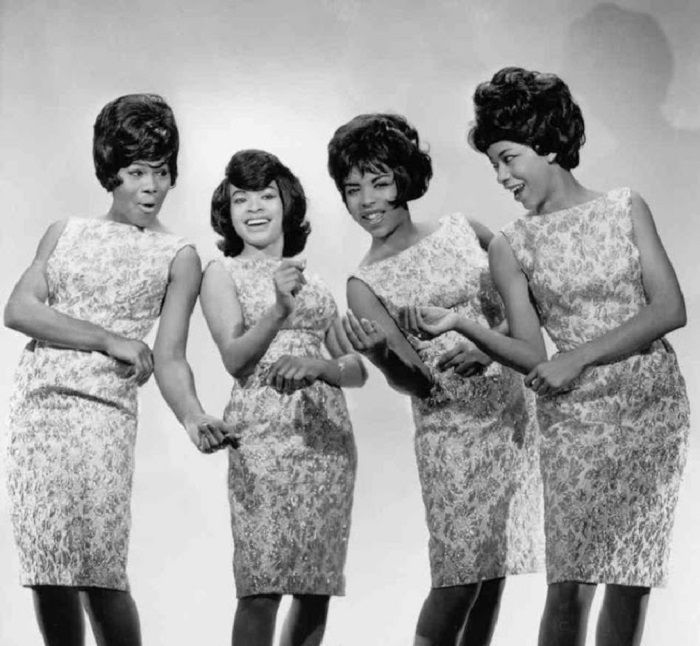 Американская женская вокальная поп-группа конца 1950-х — начала 1960-х годов.