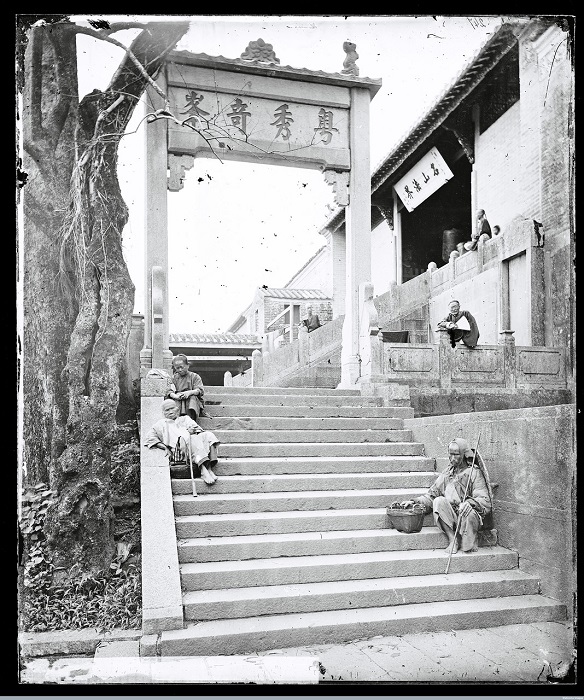 Вход в буддийский храм.