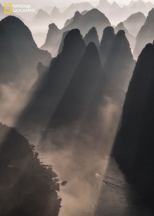 Китайские горы в утренних проблесках рассвета. Автор фотографии: Кон (Kyon).