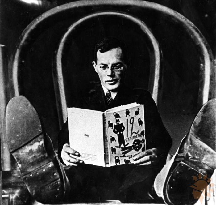 Писатель-сатирик, соавтор Ильи Ильфа по произведениям «Двенадцать стульев» и «Золотой теленок», 1932 год.