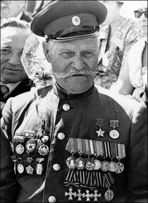 Единственный в мире казак, ставший полным Георгиевский кавалером и Героем Советского Союза.