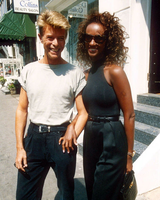 Снимок пары сделан английским фотографом Ричардом Янгом (Richard Young) в 1991 году.