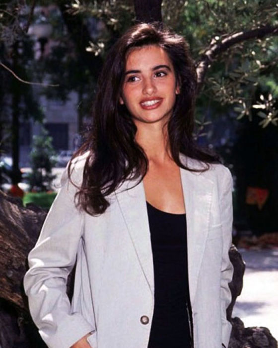 Невероятно прекрасная испанская киноактриса и модель в возрасте 19-ти лет (1993 год).
