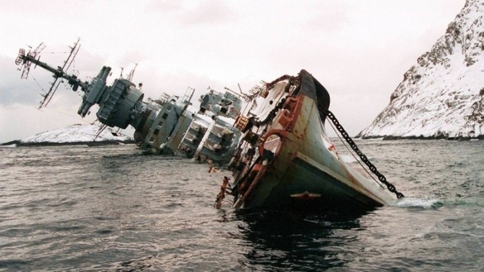 После шторма 1994 года так и остался в Норвежском море.